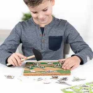 Carpenter's apprentice game with dinosaur figurines + cork plate printed on two sides Totum Dino Forever image-3