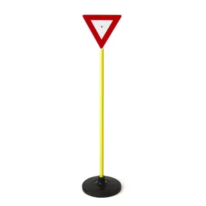 Yield sign Tremblay CT image-0