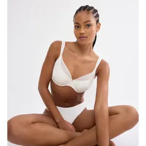 Women's bra Triumph Body Make-Up Illusion Curve W01 image-3