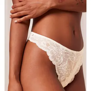 String Frau Triumph Highleg Brazilian image-3