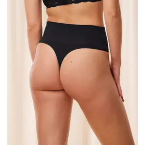 String femme Triumph Soft Sculpt image-2