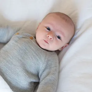 Baby hat and booties set Trois Kilos Sept image-1