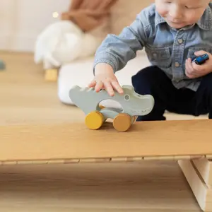 Wooden crocodile baby toy Trois Kilos Sept image-2