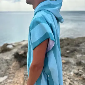 Poncho Tropesa Oscar image-3