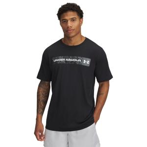 1376830-002-camiseta-under-armour-camo-chest-stripe-negro-blanco-verde-marino