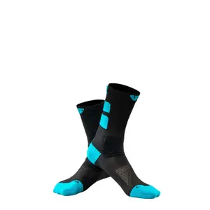 Short socks Under Shield Sky