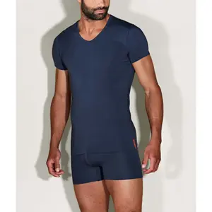 V-neck T-shirt Undiemeister image-1