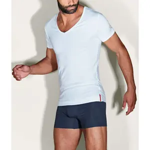 V-neck T-shirt Undiemeister image-1