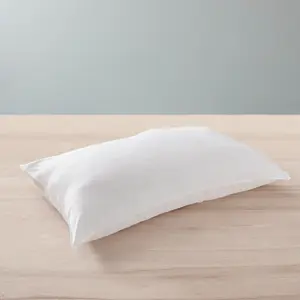 Poduszka z mikrofibry z powłoką antyroztoczową Univers Décor Douceur Soft & Care image-0