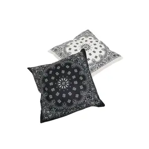 Bandana print cushion set Urban Classics image-0