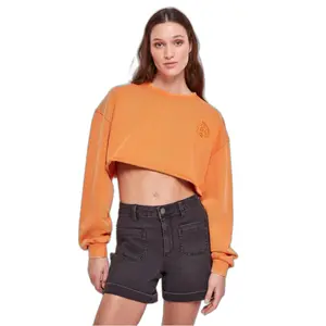 Sweatshirt crop brodé de fleurs grandes tailles femme Urban Classics image-2