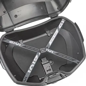 Motorcycle top case with side vents and air intakes Givi image-2