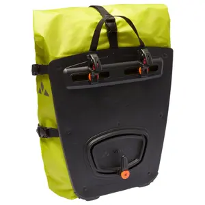 16017-7301-trinkrucksack-vaude-trailcargo-bright-green-black-tu