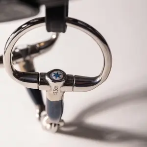 Mors de oliva simple con fragor para caballo Velari Sweet Iron 16mm 13,5cm image-4