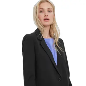 Blazer de jersey suelto para mujer Vero Moda Lucca image-4