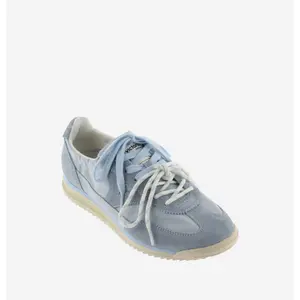 Women's Trainers Victoria Saturno image-1