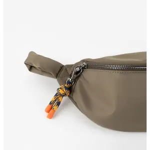 Women's nylon banana bag Victoria image-4