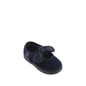 Ballet flats girl Victoria Ojala image-1