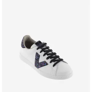 Formadores sintéticos com detalhe "v" brilhante para raparigas Victoria image-1