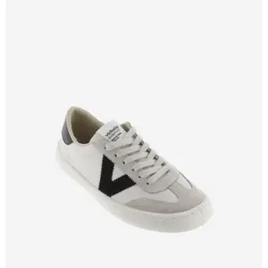 Women's Trainers Victoria image-1