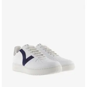 Zapatillas de piel y efecto contraste Victoria Madrid image-2