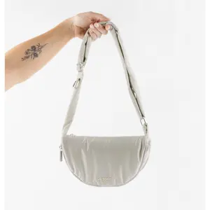 Half-moon nylon shoulder bag Victoria image-4