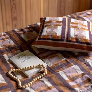 Coussin brodé Vivaraise Taho image-1