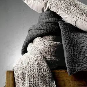 Stonewashed cotton bedspread Vivaraise Tana image-1