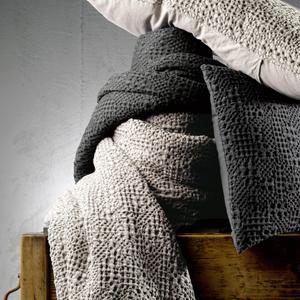 Stonewashed cotton bedspread Vivaraise Tana image-1