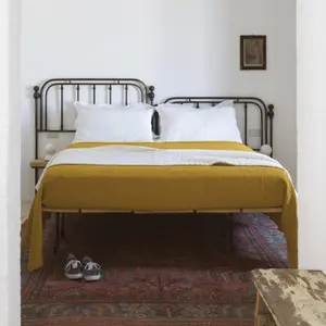 Stonewashed cotton bedspread Vivaraise Tana image-1