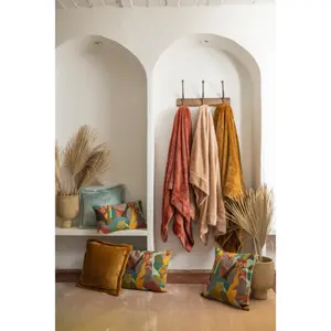 Coussin brodé Vivaraise Izel image-1