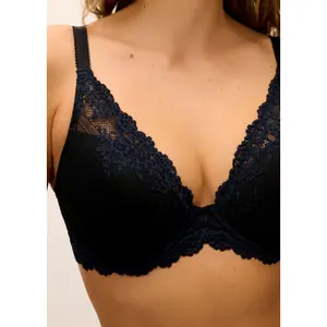 Women's bra Wacoal Embrace image-4