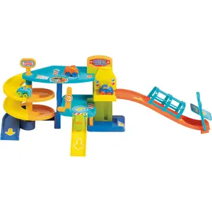 4-car garage WDK Partner image-0