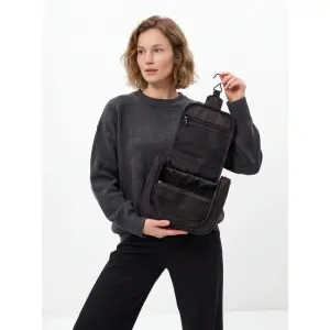 Toiletry bag Wings image-1