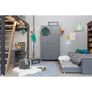 Bett Kiefer Woood Dennis image-3