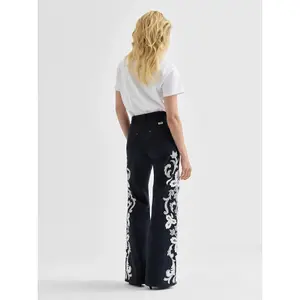 Utsvängda byxor för kvinnor Wrangler 70s Flare image-2