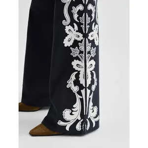 Utsvängda byxor för kvinnor Wrangler 70s Flare image-4