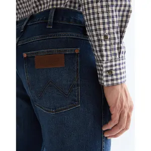 Gerade Jeans Wrangler Greensboro Frozen Night image-3
