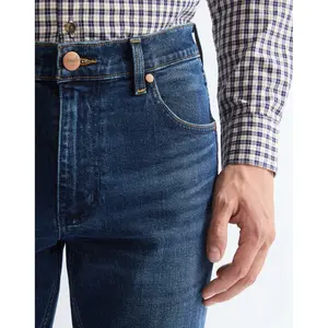 Gerade Jeans Wrangler Greensboro Frozen Night image-4