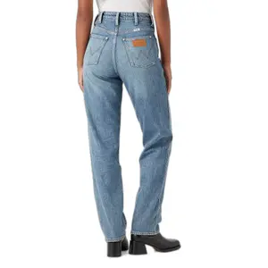 Jeans femme Wrangler Mom Straight image-1