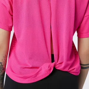 T-shirt femme New Balance achiever keyhole back graphic image-2
