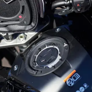 Motorcycle tank bag holder with lock Bagster Lock'n start image-3