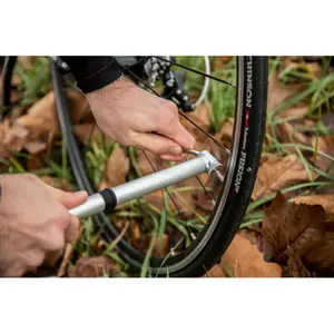 Mini alu silver 8bars däckpump med clips Zefal VP-VS image-3