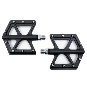 Ploché pedály z nylonu a karbonových vláken Zeray ZP-D213