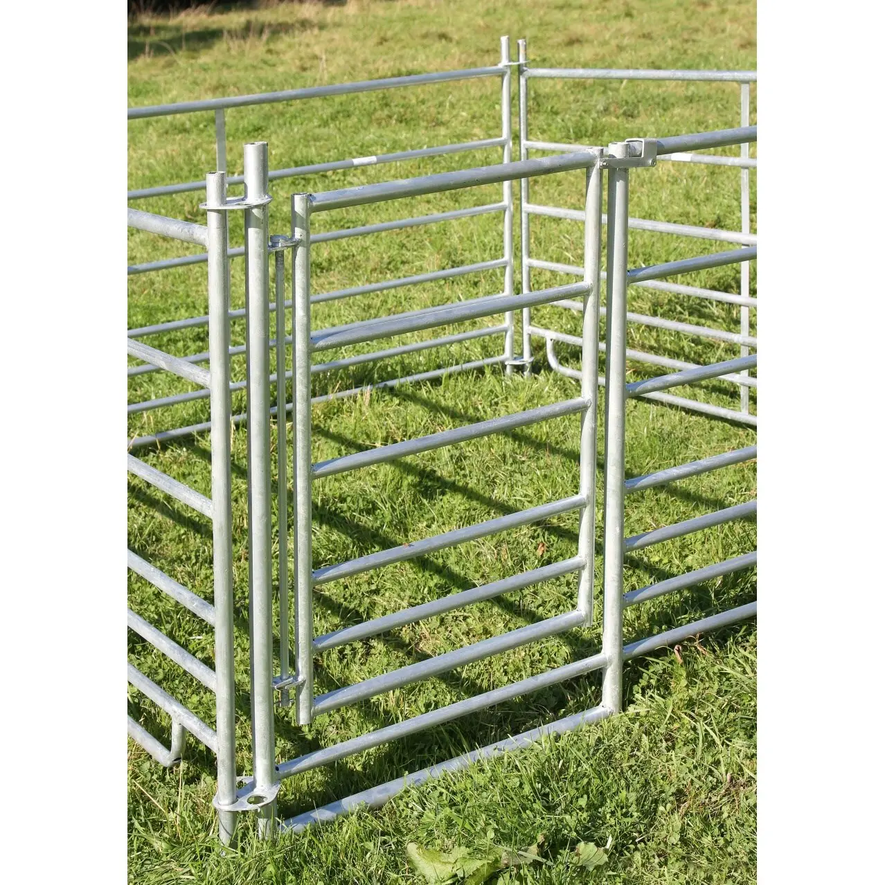 Accessoire pour enclos avec porte galva Ako