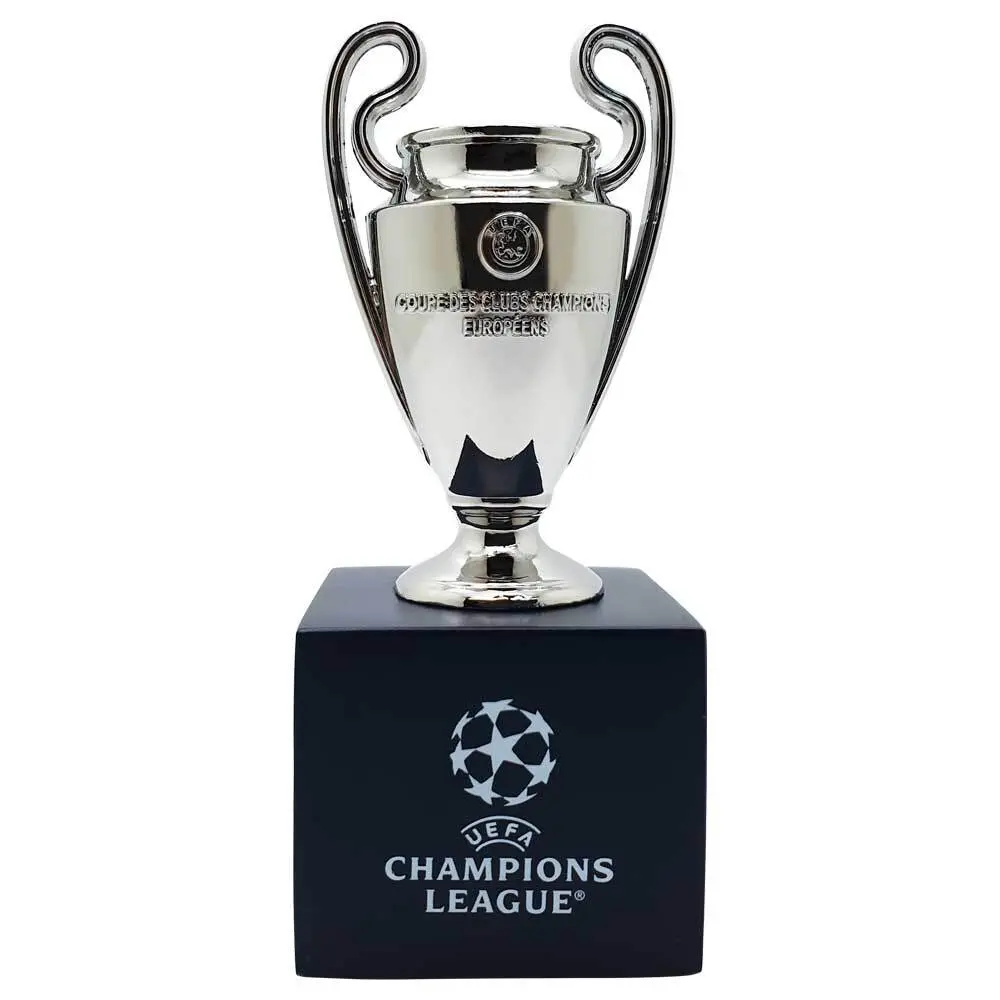 Trofeo Am Ball Com UEFA Champions League sur piédestal