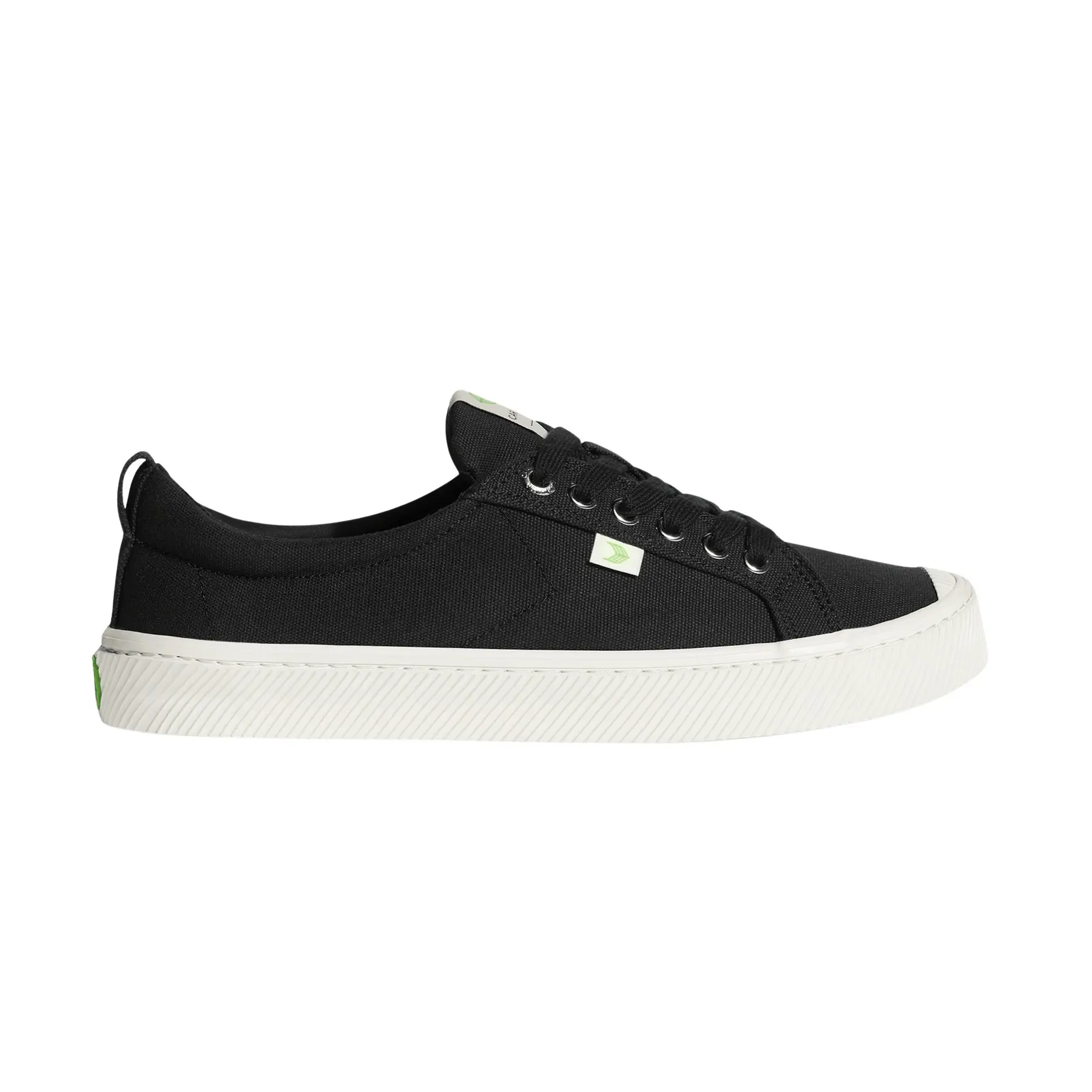 Trainers Cariuma OCA Canvas