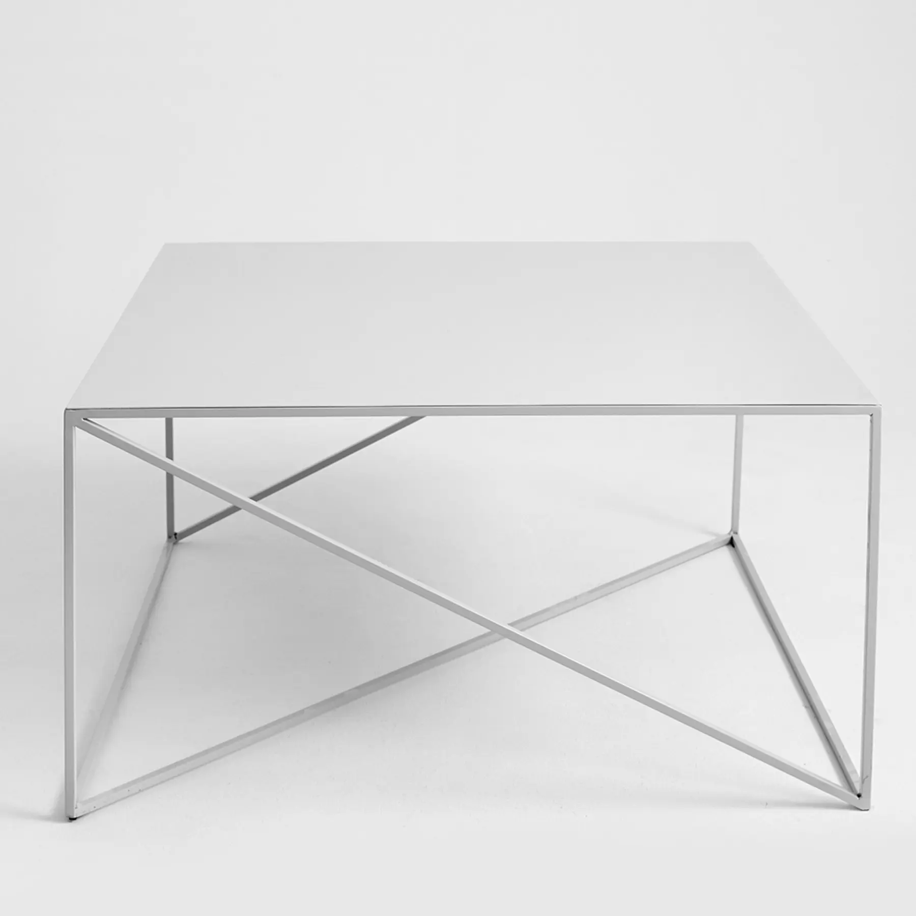 Table basse en metal CUSTOM FORM Memo Table basse en metal CUSTOM FORM Memo