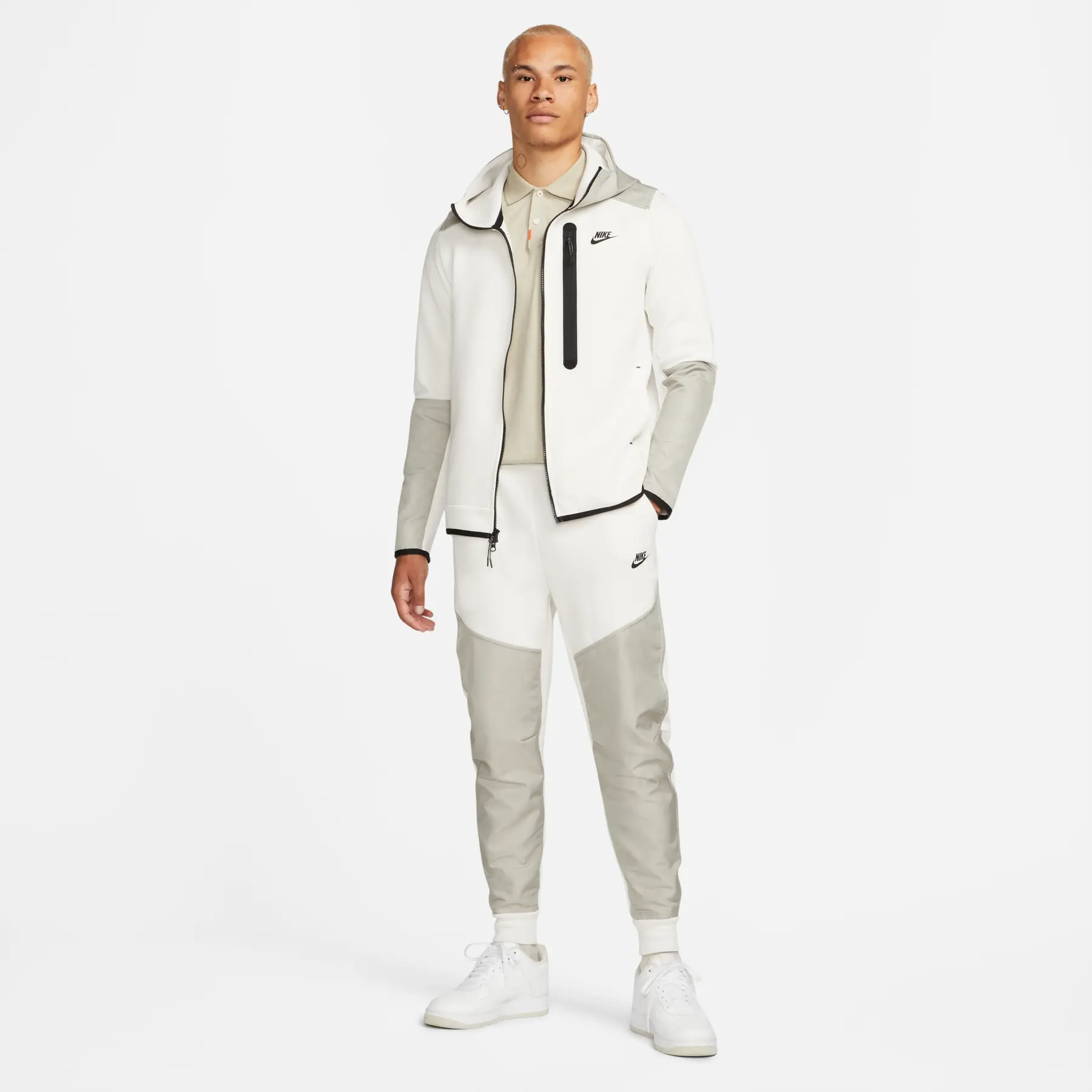 Full Zip Sweatjacke aus Nike Tech Overlay