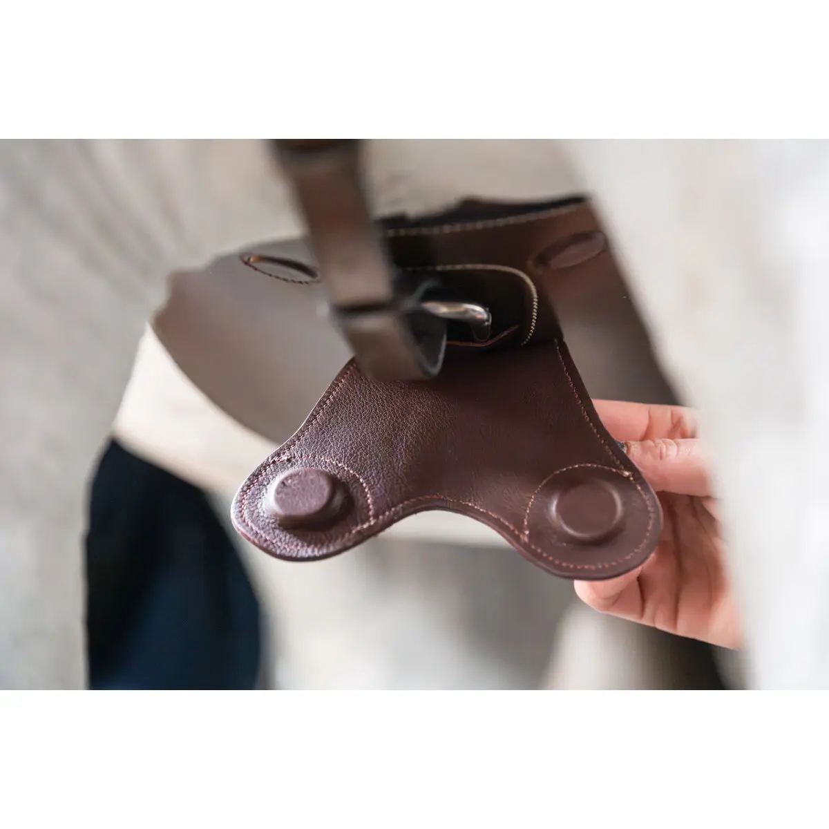 Cinghia bavetta per equitazione anatomica con magneti HFI